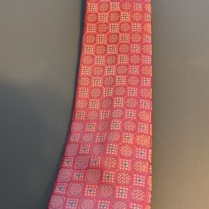 Elegant Red Patterned Tie